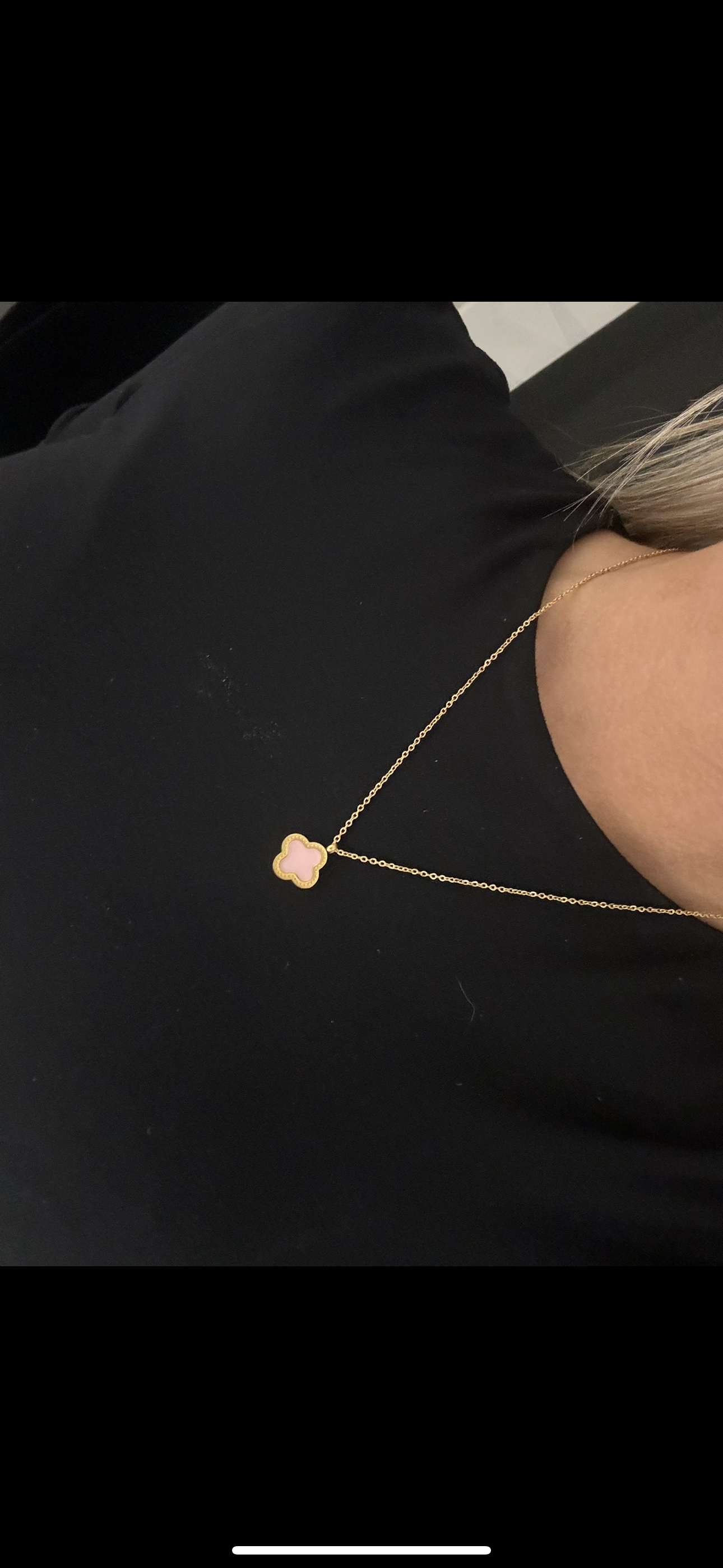 Single clover necklace