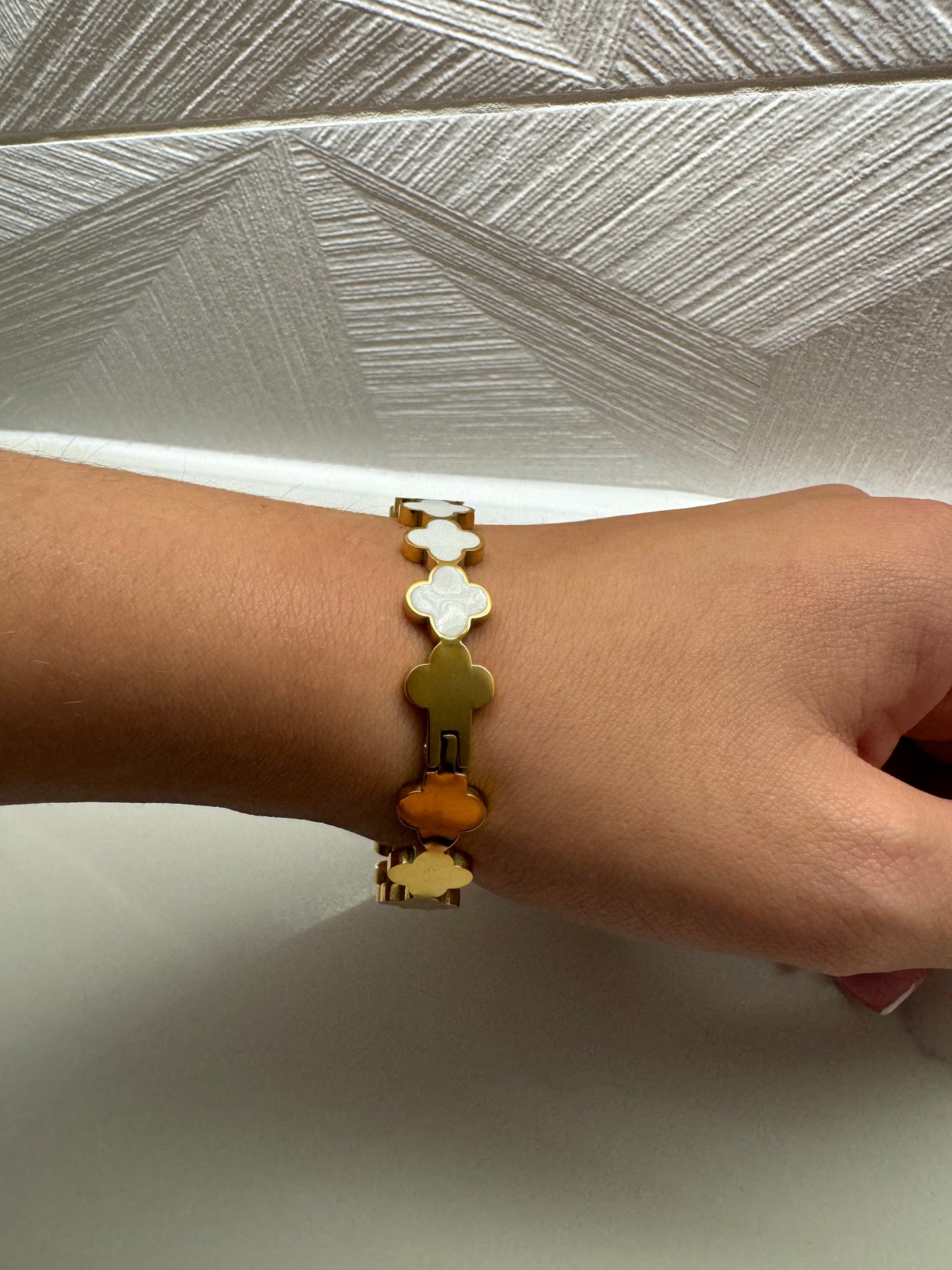 Gold Joined Clover Bracelet